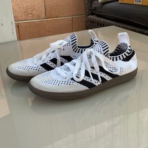 Adidas black and white knit sneakers men’s size 5